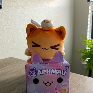 Aphmau Cinnamon roll cat plush